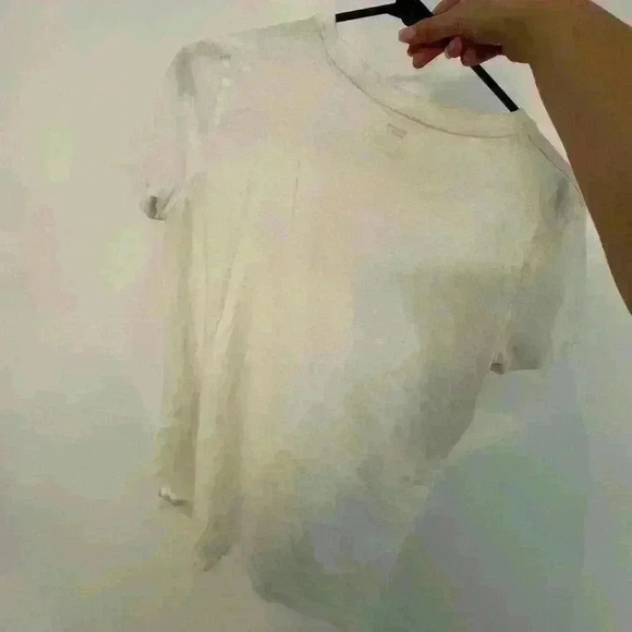 Levi’s Tshirt - Picture 2 of 4